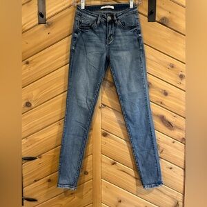 Women’s KanCan skinny jeans. Size 25